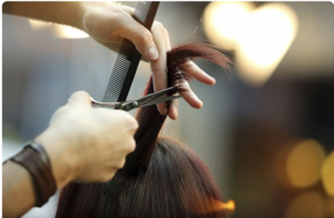 لیست بهترین مراکز کوتاهی مو در آباده + هزینه کوتاهی مو 1402