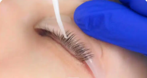 لیست بهترین مراکز لمینت مژه در لار + هزینه لمینت مژه 1403