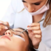 لیست بهترین مراکز کاشت مژه در لار + هزینه کاشت مژه 1403
