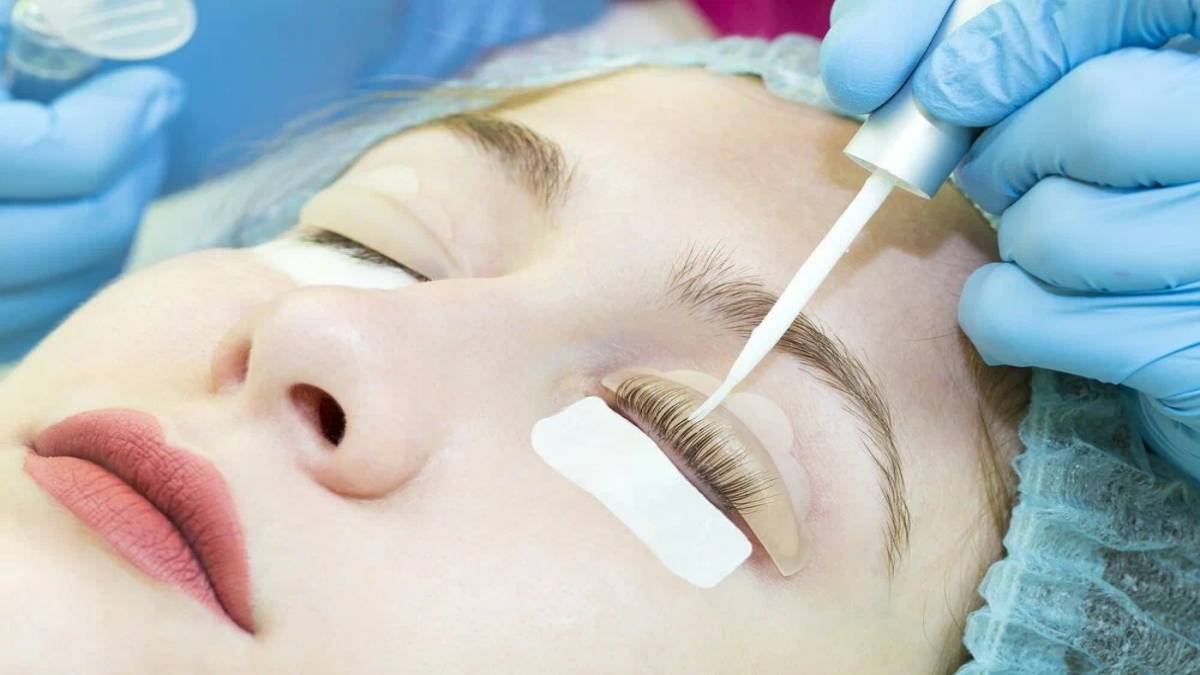 لیست بهترین مراکز لمینت مژه در تجریش + هزینه لمینت مژه