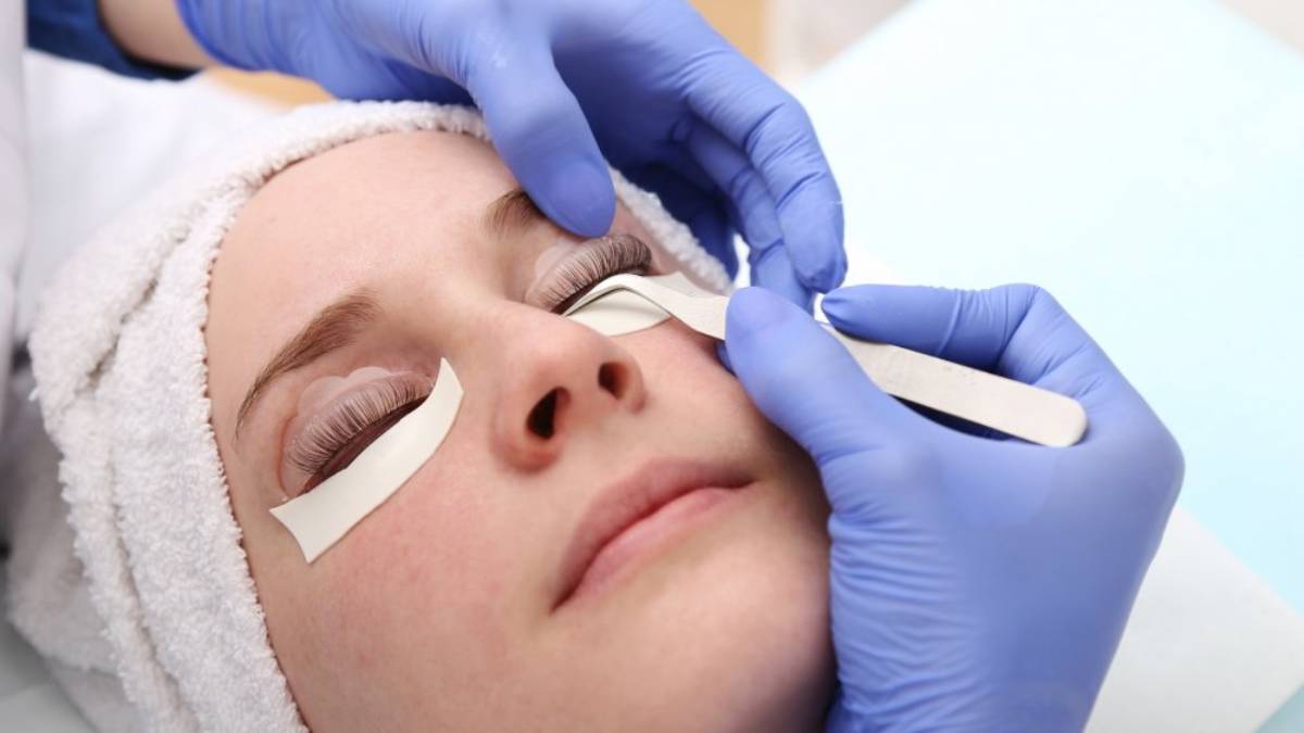 لیست بهترین مراکز لیفت مژه در تجریش + هزینه لیفت مژه