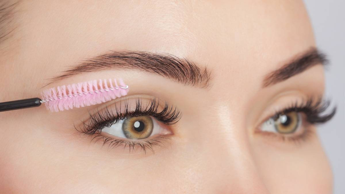 لیست بهترین مراکز لیفت مژه در فرشته + هزینه لیفت مژه