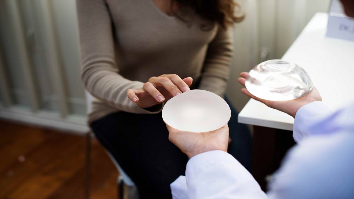 لیست بهترین مراکز پروتز سینه در منظریه + هزینه پروتز سینه