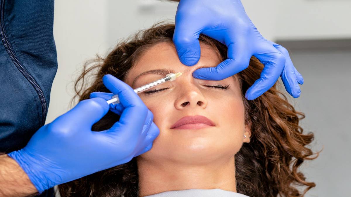 لیست بهترین مراکز تزریق مزوبوتاکس در اقدسیه + هزینه تزریق مزوبوتاکس