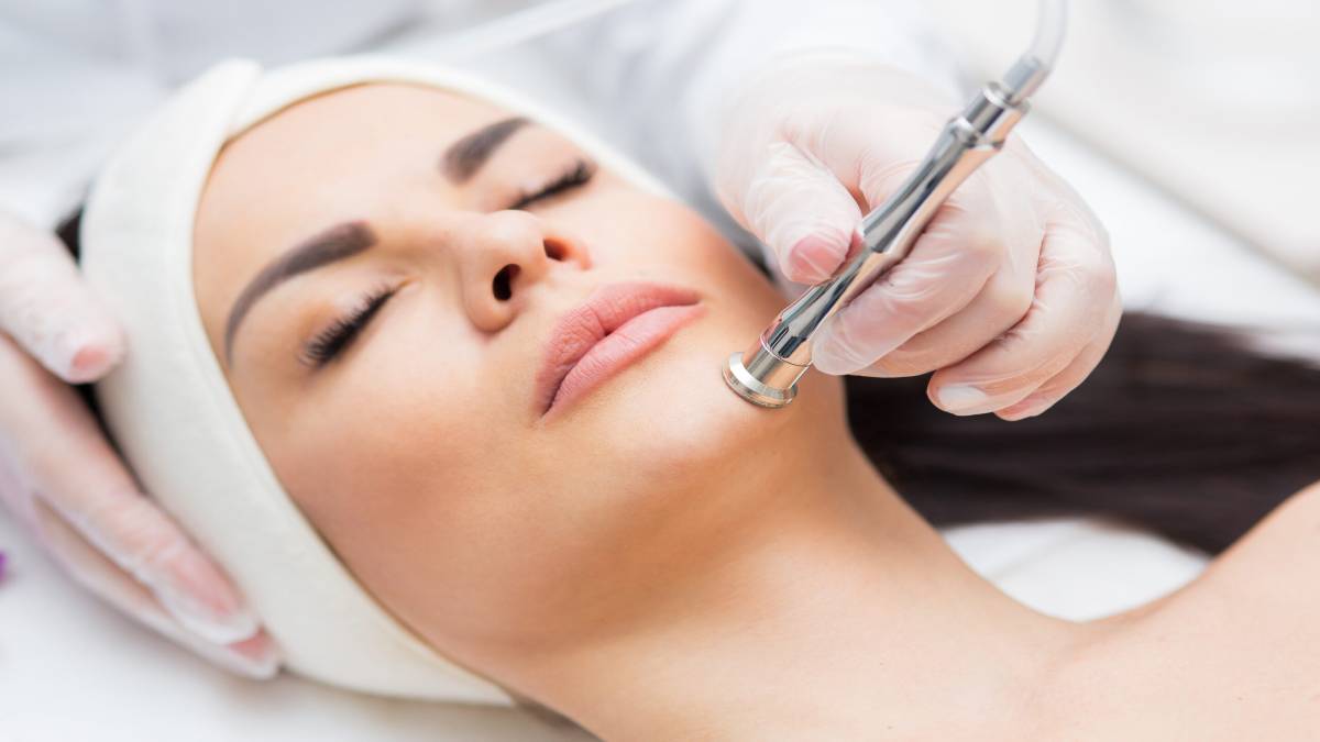 لیست بهترین مراکز میکرودرم در اقدسیه + هزینه میکرودرم