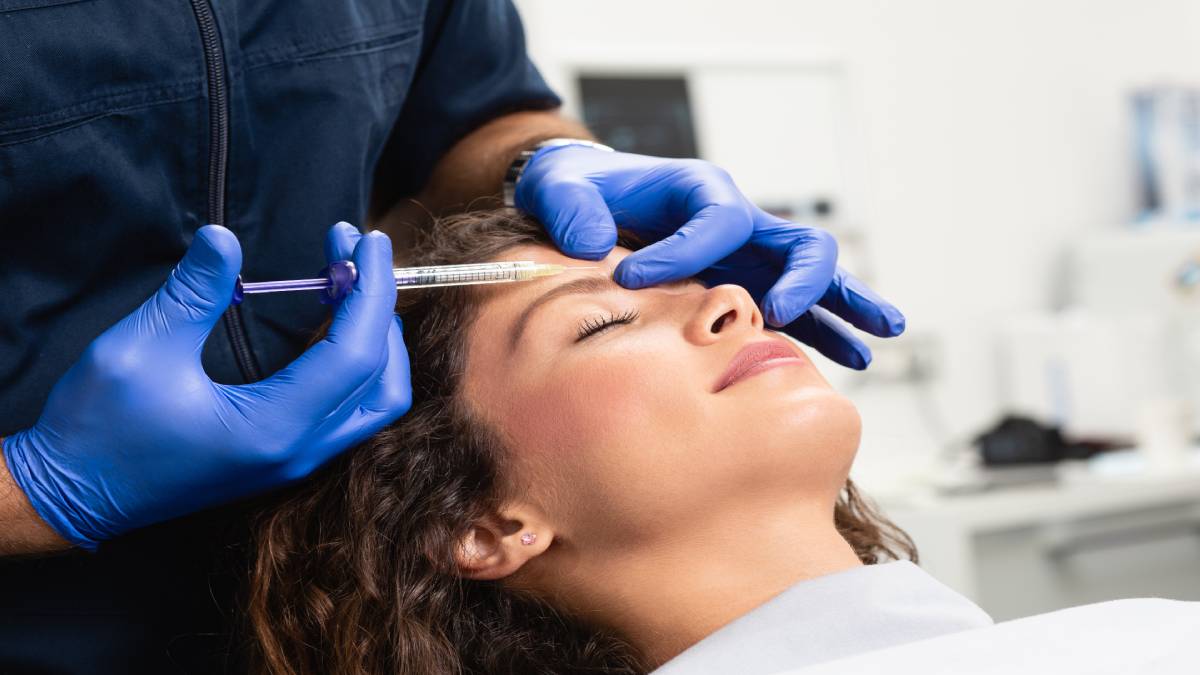 لیست بهترین مراکز تزریق مزوبوتاکس در سعادت آباد + هزینه تزریق مزوبوتاکس
